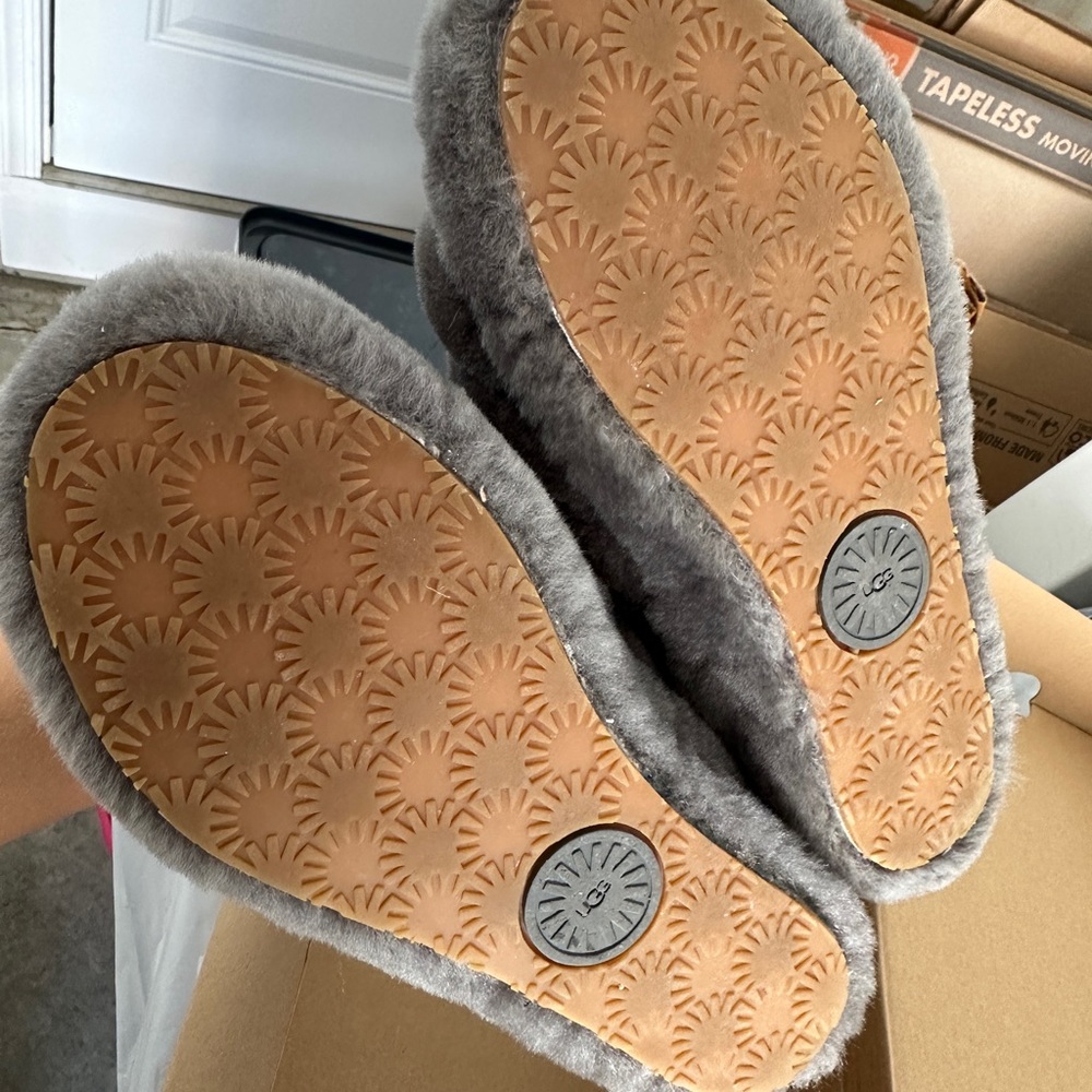 ugg fluff slide - Picture 3 of 3